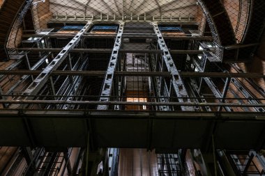 Hamburg, Almanya 'daki Eski Elbe Tüneli veya St. Pauli Elbe Tüneli' nde Asansör