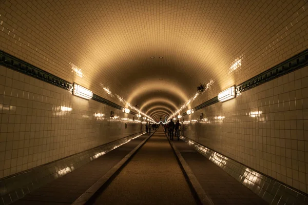 Túnel Velho Elba Túnel Pauli Elbe Alter Elbtunnel Com Pessoas — Fotografia de Stock