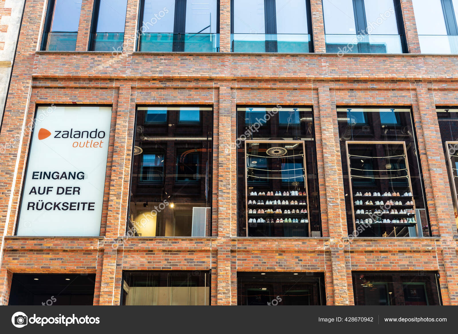 Hamburg 2019 Facade Zalando Outlet Clothing Store – Stock Editorial Photo © J2R #428670942