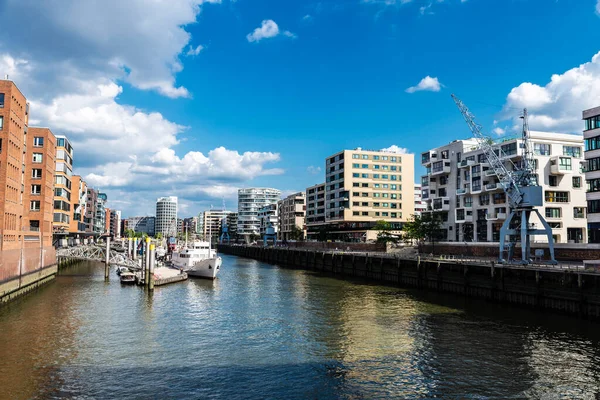 Modern Buildings Pier Boats Cranes Next Canal Hafencity Hamburg Germany — Stock Photo, Image