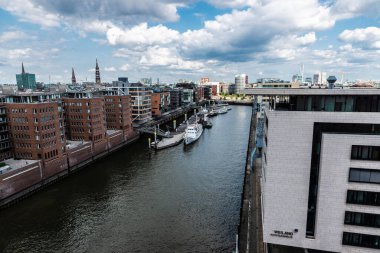 Hamburg, Almanya - 21 Ağustos 2019: HafenCity, Almanya 'nın Hamburg kentinin dörtte biri