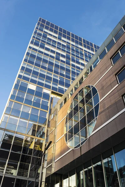 Immeubles Bureaux Modernes Avec Une Fenêtre Circulaire Dans Quartier Neustadt — Photo