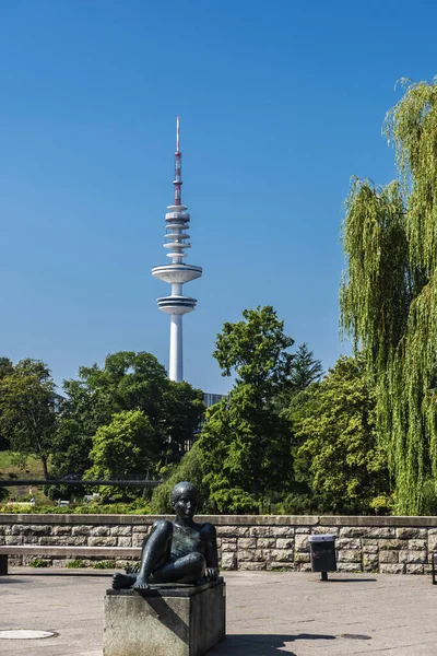 Vista Torre Heinrich Hertz Torre Radiotelecomunicación Estatua Skulptur Die Liegende — Foto de Stock