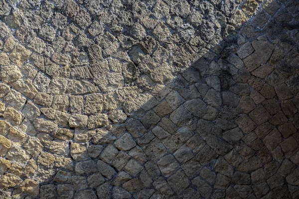 石灰岩を洗い流し イタリアのエルコラーノにあるヘルクラネウムの古代遺跡の遺跡の背景としてコンクリートのままの古代の壁 — ストック写真