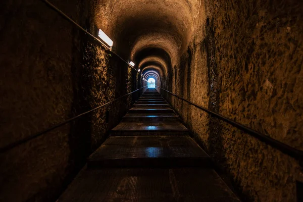 Wnętrze Tunelu Jako Tło Rzymskich Ruin Starożytnego Stanowiska Archeologicznego Herculaneum — Zdjęcie stockowe