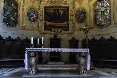 Napoli Katedrali 'nin sunağı veya İtalya' nın Napoli kentindeki Mary 'nin Asılması Katedrali (Cattedrale di Santa Maria Assunta veya Cattedrale di San Gennaro)