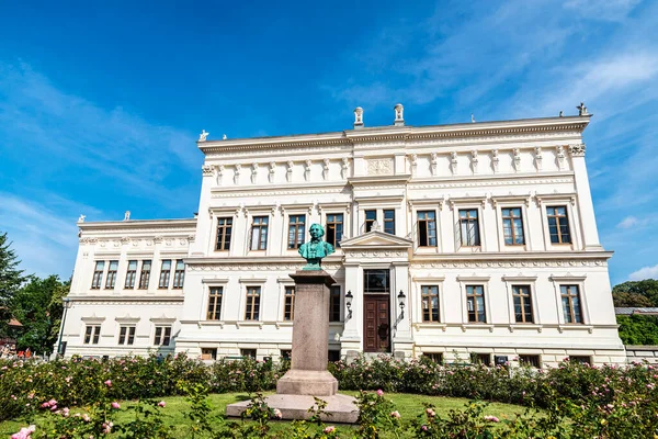 Estatua Sven Nilsson Fachada Clásica Blanca Edificio Universidad Lund Lund — Foto de Stock