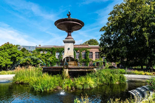 Fuente Fachada Clásica Edificio Universidad Lund Lund Scania Suecia — Foto de Stock