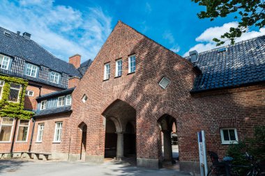 Lund, Scania, İsveç 'teki Lund Üniversitesi' nin giriş binasının klasik ön cephesi