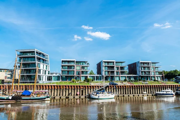 Modern Residential Buildings Canal Sailboats Yachts Moored Pier Hansestadt Stade — Stock Photo, Image