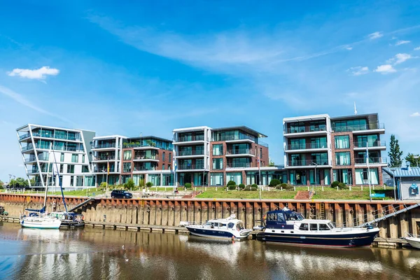 Modern Residential Buildings Canal Sailboats Yachts Moored Pier Hansestadt Stade — Stock Photo, Image