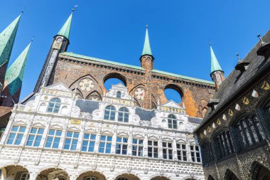 Almanya 'nın Lubeck kentindeki Pazar Meydanı' ndaki Lubeck Belediye Binası cephesi