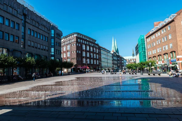 Lubeck Alemania Agosto 2019 Klingenberg Calle Comercial Con Una Fuente — Foto de Stock