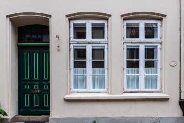 Almanya 'nın Aşağı Saksonya eyaletinde Lunenburg' da eski bir evin girişi.