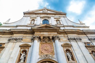 Aziz Peter ve Paul Kilisesi, Polonya 'nın eski Krakow kasabasındaki Roma Katolik Polonya Barok Kilisesi