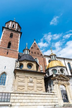 Wawel Katedrali ya da Polonya 'nın Krakow kentindeki Wawel Tepesi' nde Saints Stanislaus ve Wenceslaus Kraliyet Katedrali Bazilikası