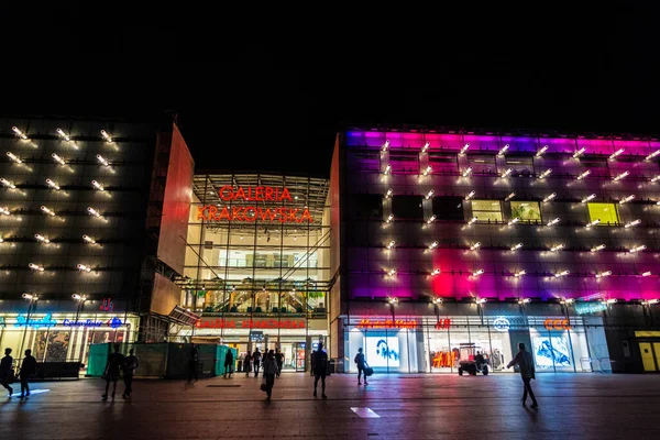 Krakov Polsko Srpna 2018 Galeria Krakowska Noci Nákupní Centrum Lidmi — Stock fotografie