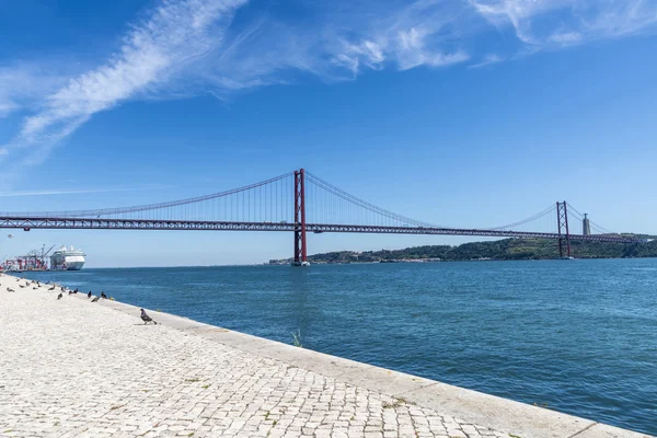 Bridge on Tagus river, Lisbon, Portugal — Stock Photo, Image