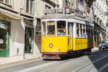 Lizbon sarı tramvay