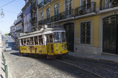 Lizbon sarı tramvay