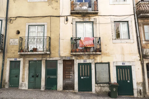 Zes achterdeuren in Lissabon — Stockfoto