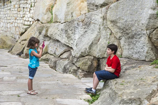 Little girl taking pictures — Stock Photo, Image