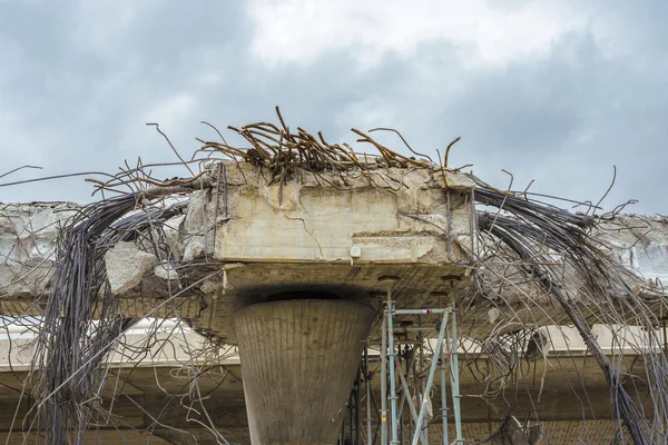 Demolición de un puente urbano — Foto de Stock