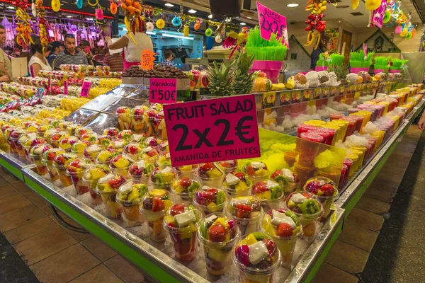Puesto de frutas en La Boqueria, Barcelona —  Fotos de Stock