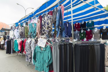 İnsanlar açık bir market