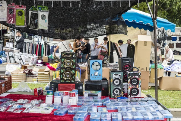 Personas en un mercado al aire libre —  Fotos de Stock