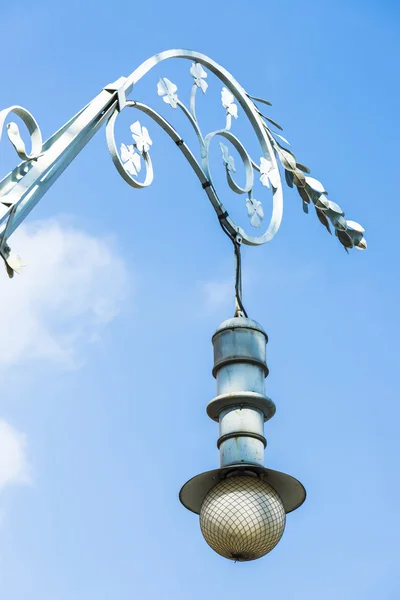 Luz de calle en Barcelona — Foto de Stock