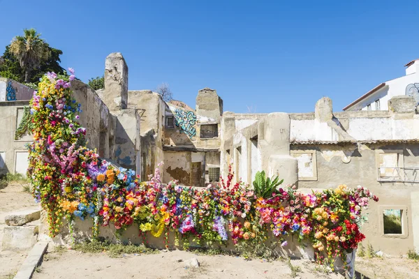 遺跡と花、リスボン — ストック写真