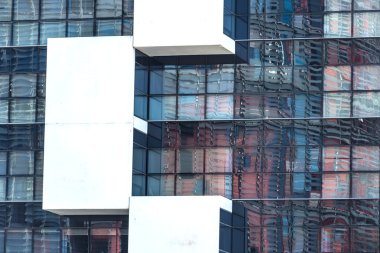 Barcelona'da Agbar Kulesi yansımaları