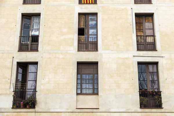 Facade of a building in Barcelona — Stock Photo, Image