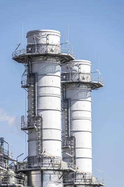 Schornsteine einer Verbrennungsanlage — Stockfoto