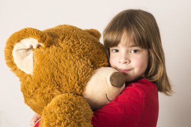 küçük kız ve ayıcık