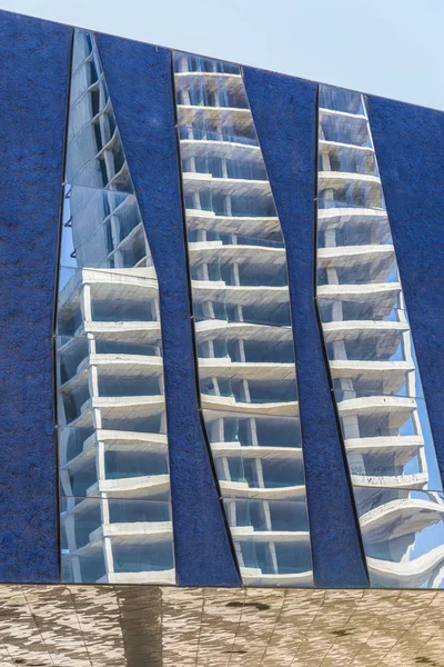 Skyscraper in construction reflected — Stock Photo, Image