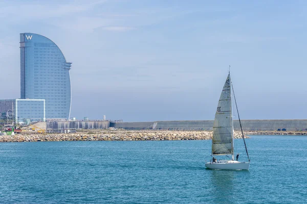 W hotel and sailboat sailing, Barcelona — Stock Photo, Image