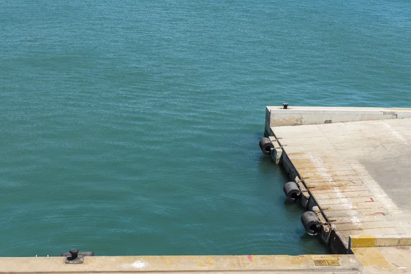 Muelle vacío en Barcelona —  Fotos de Stock