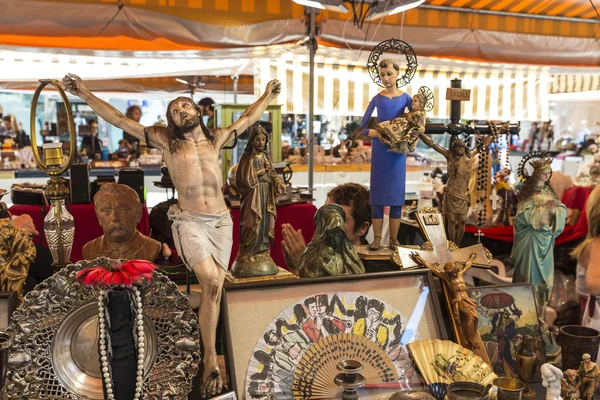 跳蚤市场在巴塞罗那 — 图库照片