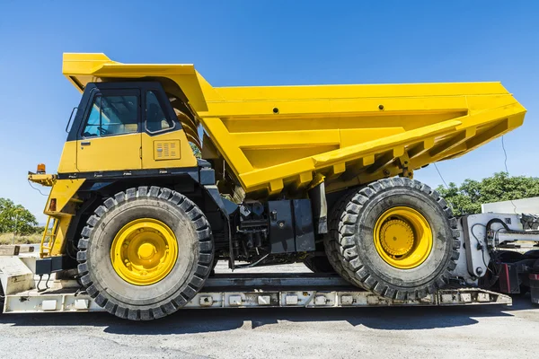 Büyük bir kamyon taşıma