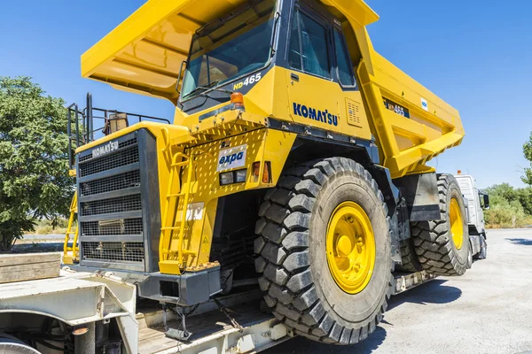 Transporting a large truckload — Stock Photo, Image