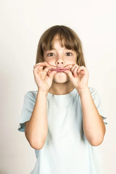 Niña haciendo muecas —  Fotos de Stock