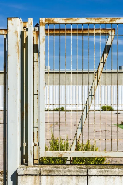 Verlassene Fabrik geschlossen — Stockfoto