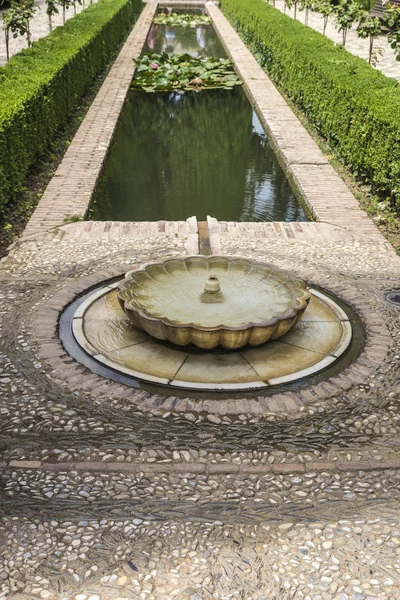 Jardines del Generalife en la Alhambra de Granada, España — Foto de Stock