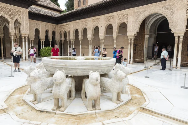 The Court of the Lions of the Alhambra in Granada, Spain — Stock Photo, Image