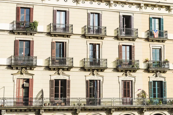 Classic residential building, Barcelona — Stock Photo, Image