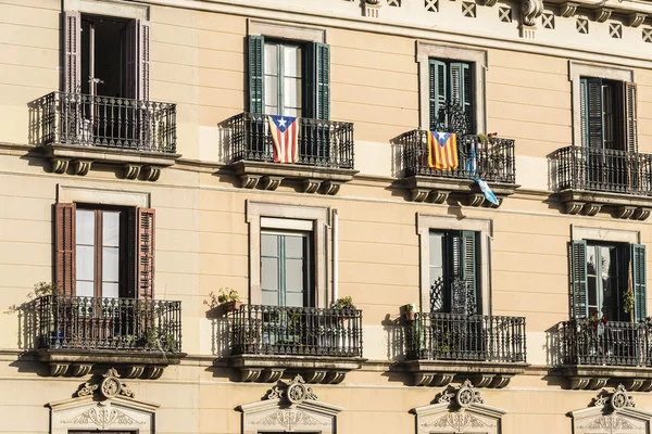 Classic residential building, Barcelona — Stock Photo, Image