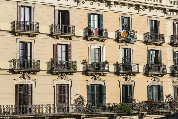 Classic residential building, Barcelona — Stock Photo, Image