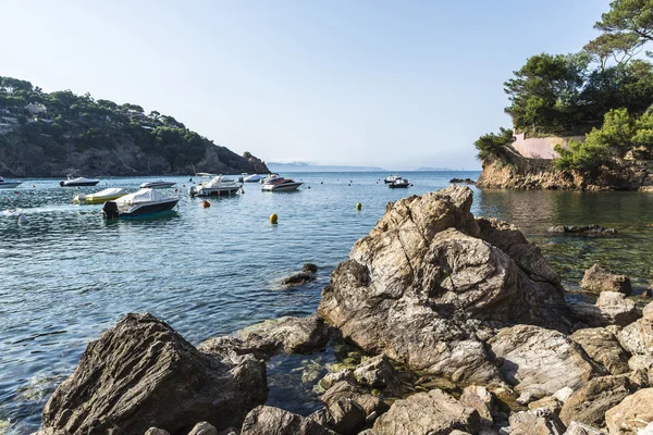 Barcos en la Costa Brava, Cataluña, España — Foto de Stock